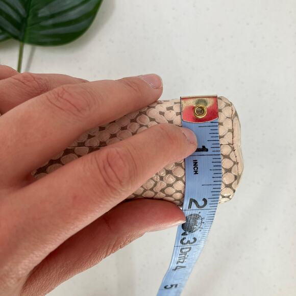 Snakeskin Python Pattern White Gray Turn Lock Zip Adjustable Wristlet Clutch - Picture 11 of 11